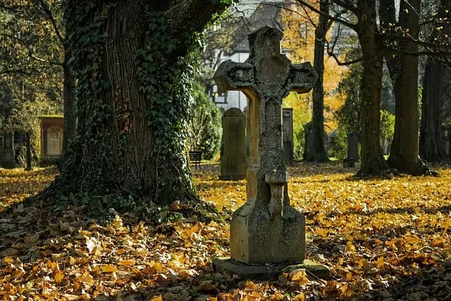 Comment choisir le lieu idéal pour un service mémorial