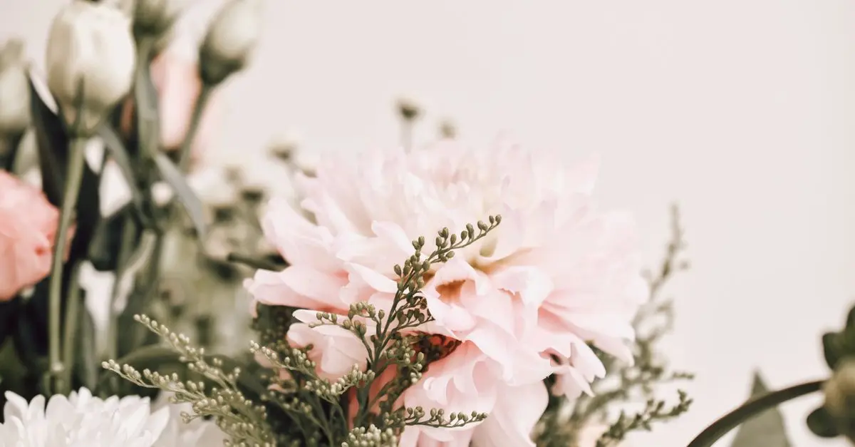 Comment choisir les fleurs pour un service mémorial