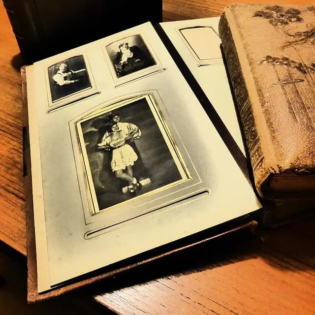 Comment créer un livre de souvenirs pour un service mémorial
