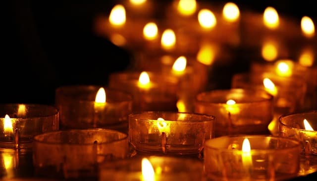 Comment personnaliser un service mémorial pour un hommage unique